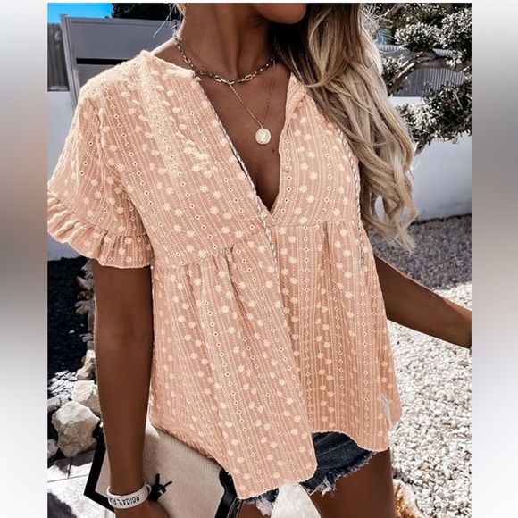unbranded Tops - Beautiful Flower Embroidered Woman’s Top Size M 100% cotton